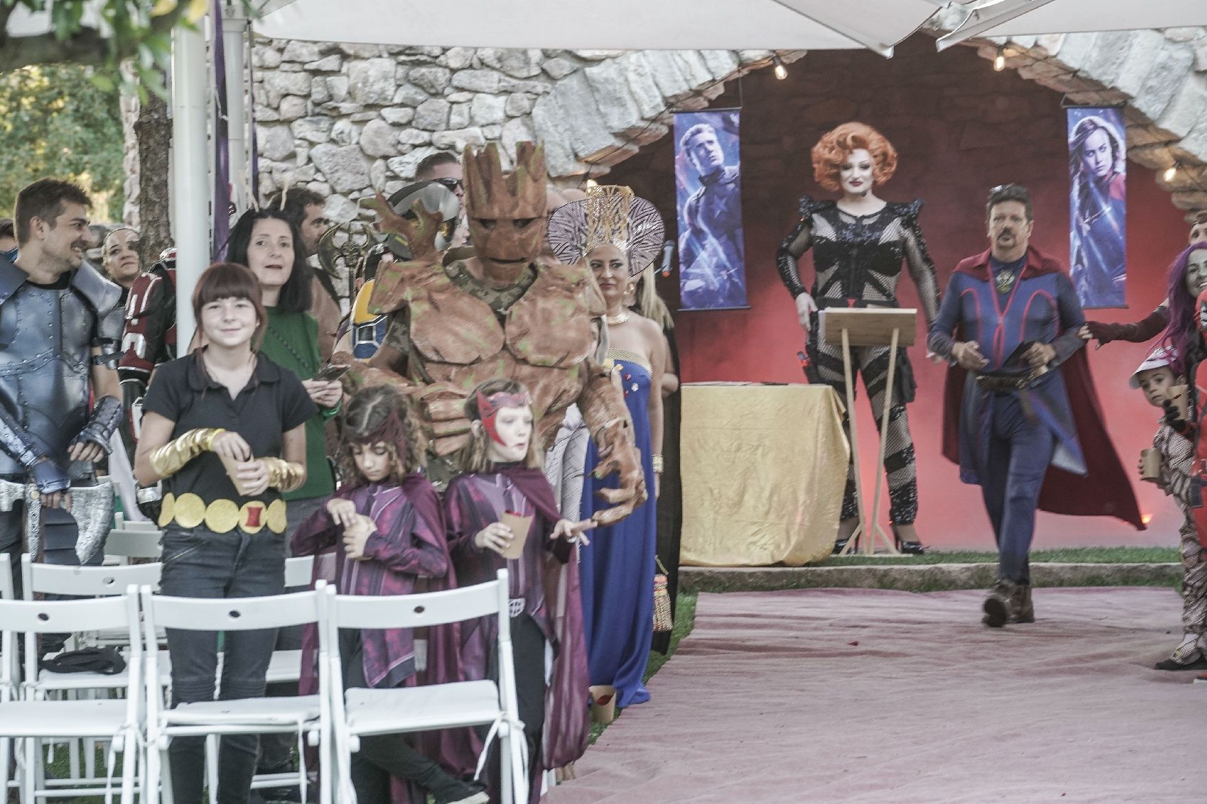 Mira les fotos del casament temàtic de Marvel a Sallent