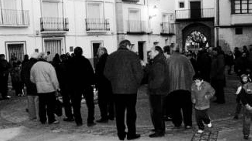 El Jueves Lardero se celebró alrededor de una gran hoguera