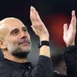 FOTODELDÍA - MANCHESTER, 09/11/2025.- El entrenador del Manchester City, Pep Guardiola, aplaude a su afición tras vencer al Liverpool en el partido de la Premier League en Manchester. EFE/ADAM VAUGHAN - SOLO USO EDITORIAL