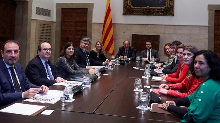 La cimera catalana avala mantenir el diàleg però s&#039;encalla en el referèndum