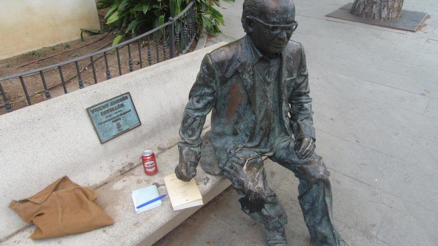 Escultura de Estellés, en Burjassot