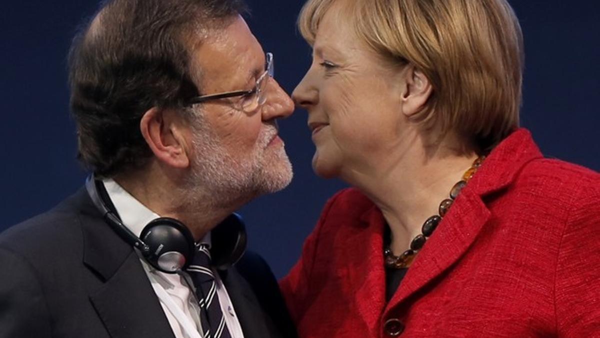 Rajoy defiende que el PP garantiza la estabilidad porque no es "un refresco de moda"