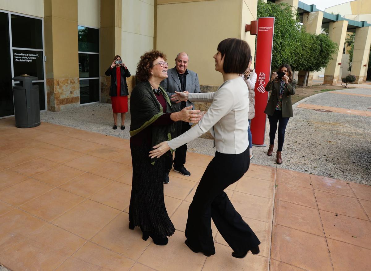 La consellera Josefina Bueno recibe a la ministra Diana Morant en la sede de la conselleria en Alicante