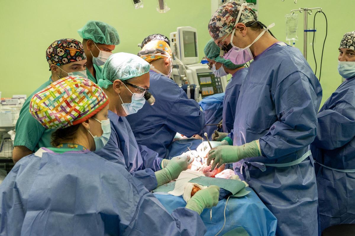 Una operación de Traumatología en el Hospital General de Alicante