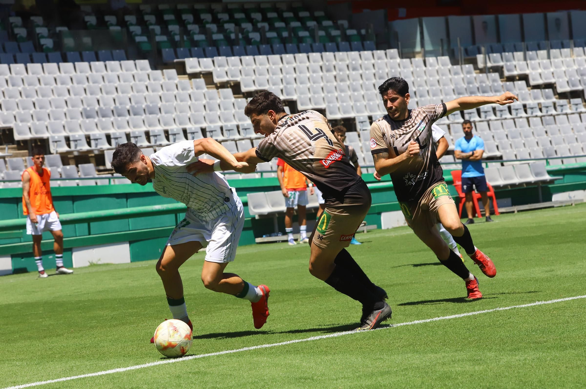 El derbi de play off entre el Córdoba B y el Ciudad de Lucena, en  imágenes