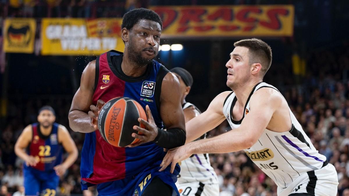 Chimezie Metu, ante Vanja Marinkovic