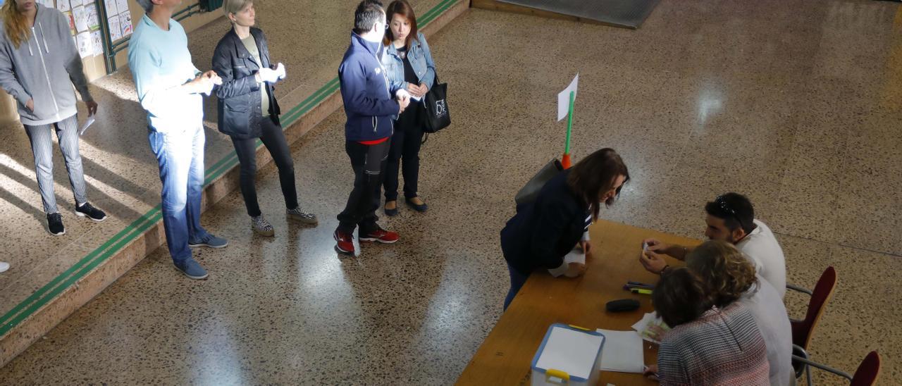 Votación en 2018 en un colegio de València.