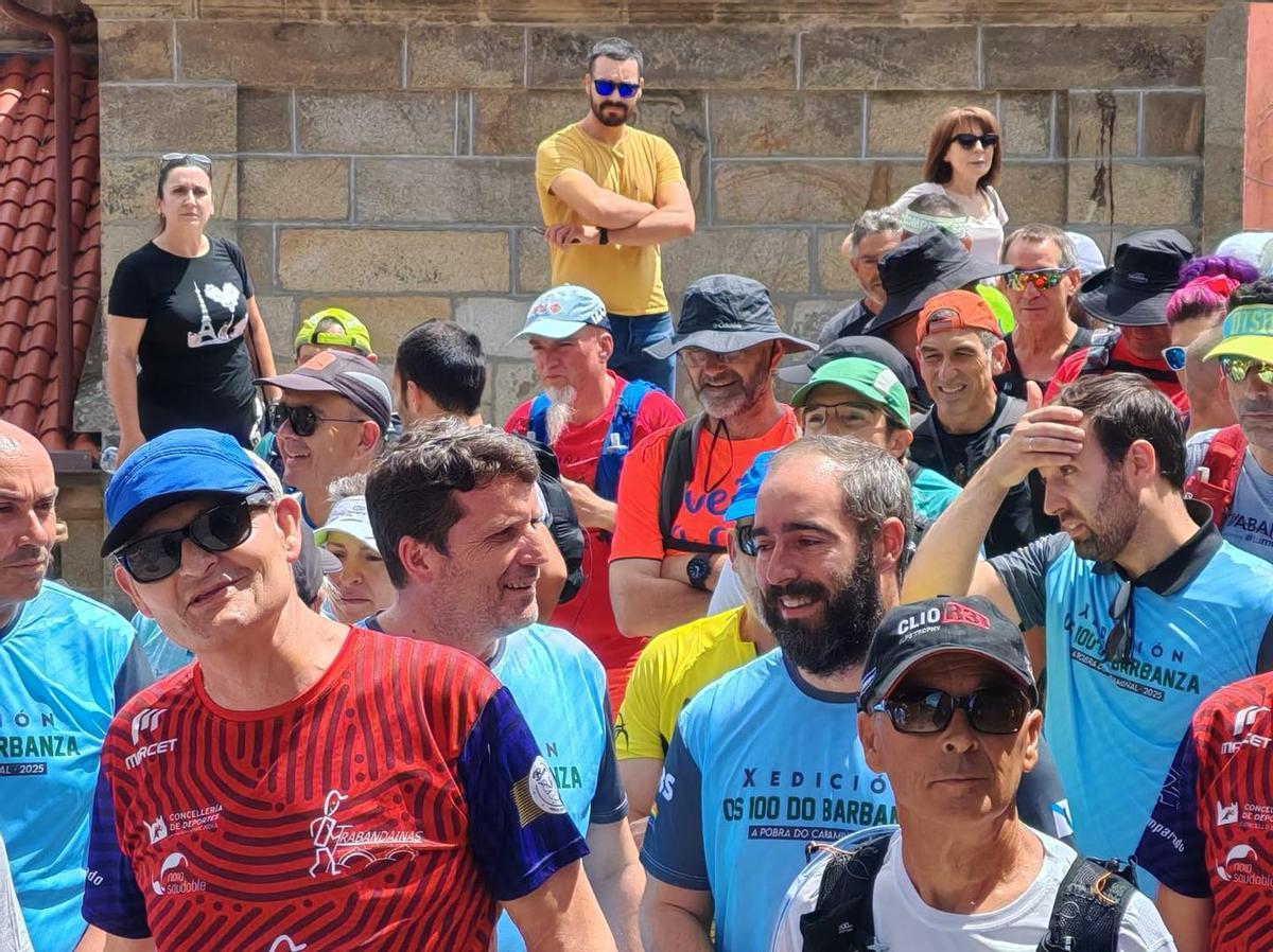 José Ramón Romero e Julián Bustelo, na saída da andaina, na Pobra.