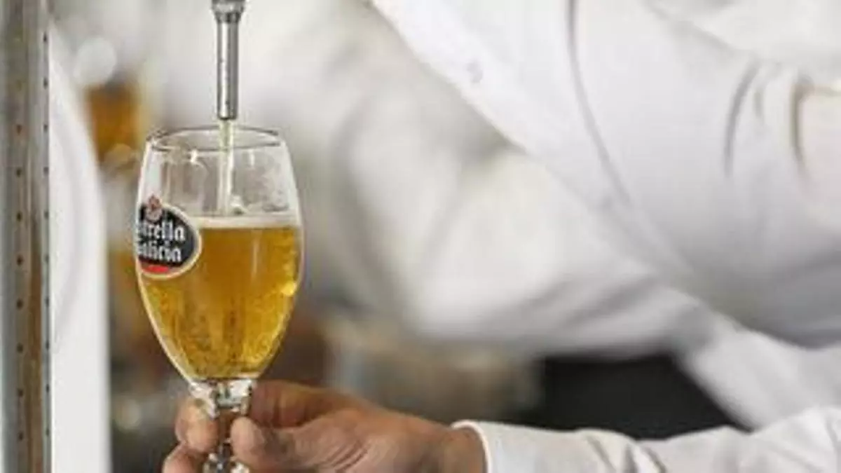 Sonia Falcón gana el Campeonato Gallego de Tiraje de Cerveza de Estrella Galicia