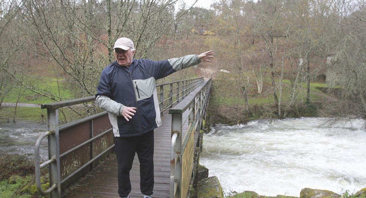 El caudal del río Arenteiro, en el Parque Municipal de O Carballiño. | IÑAKI OSORIO