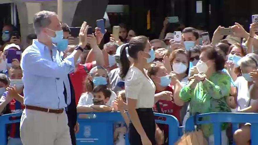 Cariñoso recibimiento de los vecinos de Jaca a los reyes