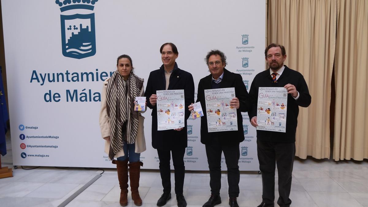 Presentación de la guía de mascotas del Colegio de Veterinarios y el Ayuntamiento de Málaga.