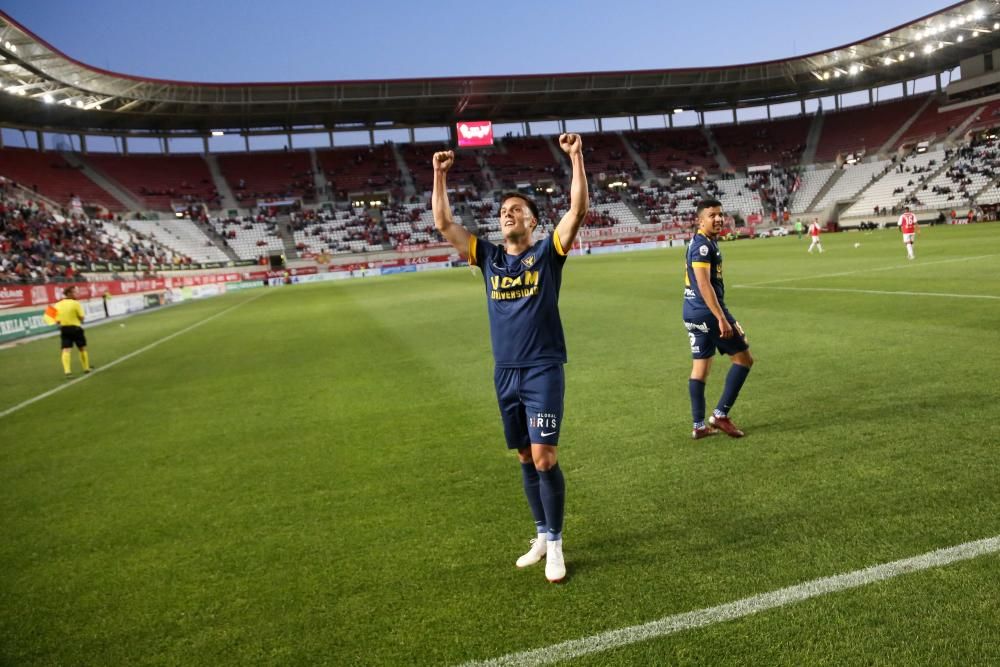 El Real Murcia cae ante el UCAM Murcia en casa