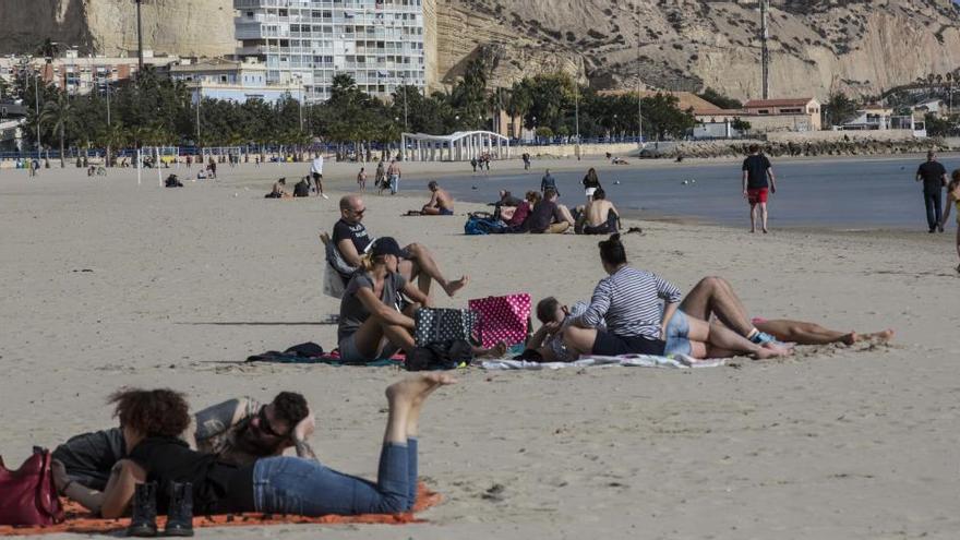 Hoy se podrá disfrutar de la playa en las horas centrales del día. Mañana no, si se cumple el pronóstico