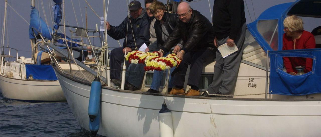 Procesión marítima  para esparcir en aguas de la Región las cenizas de un vecino llamado George.  | ÁGUEDA PÉREZ