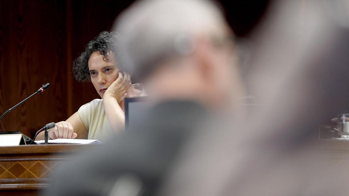 La secretaria de Zapatero guarda silencio en el Senado: "No debe entenderse como un desaire, sino algo coherente con mi condición procesal"