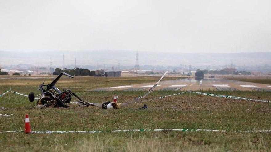 Un hombre de 75 años muere al estrellarse contra el suelo el autogiro que pilotaba