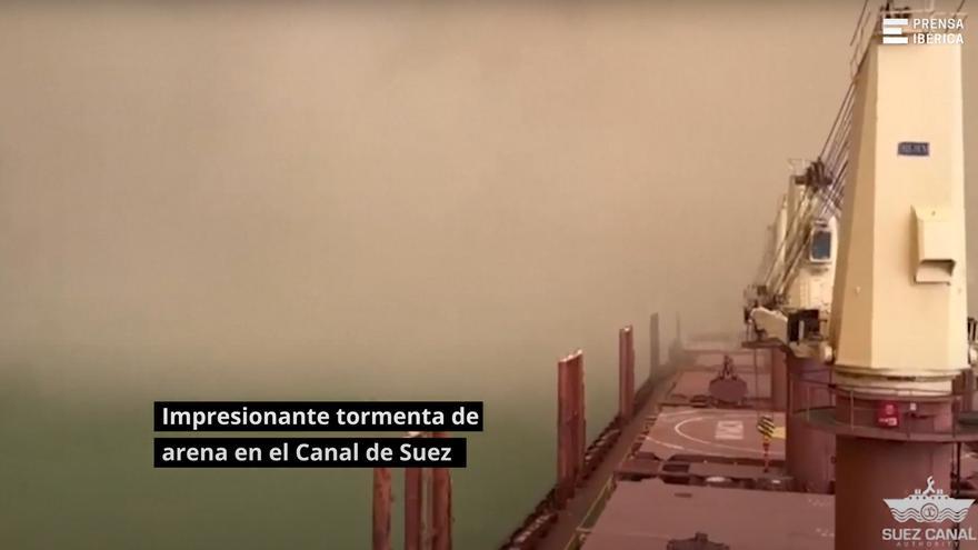 VÍDEO | Impresionante tormenta de arena en el Canal de Suez