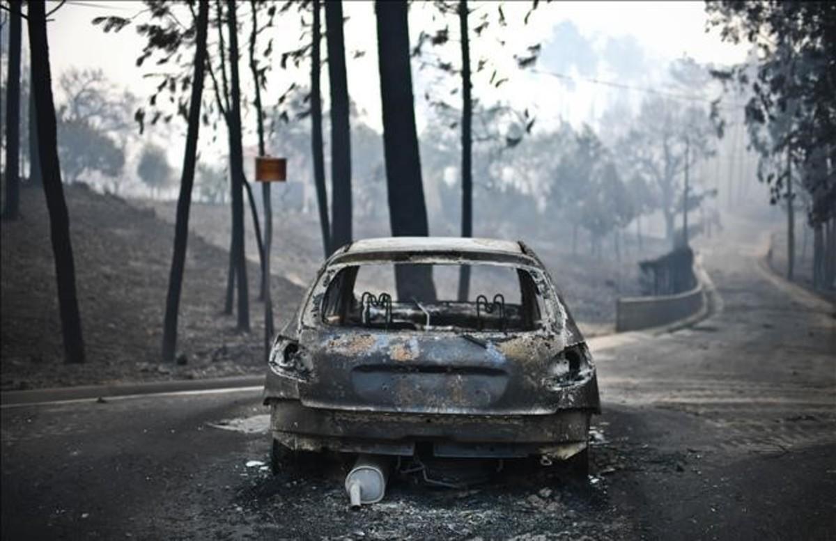 abertran38939680 a picture taken on june 18  2017 shows a burnt car on a road170618123053