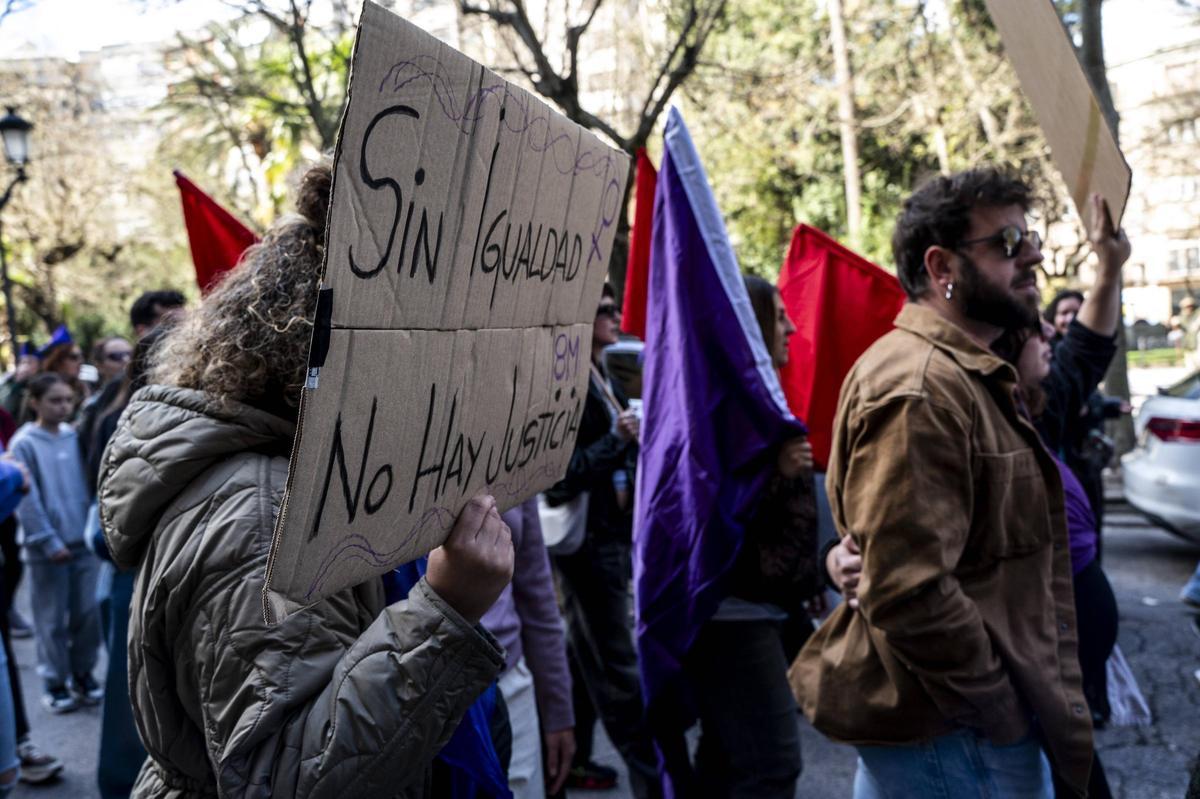 Fotogalería | El 8-M 2026 inunda las calles de Cáceres Fotogalería | El 8-M 2026 inunda las calles de Cáceres