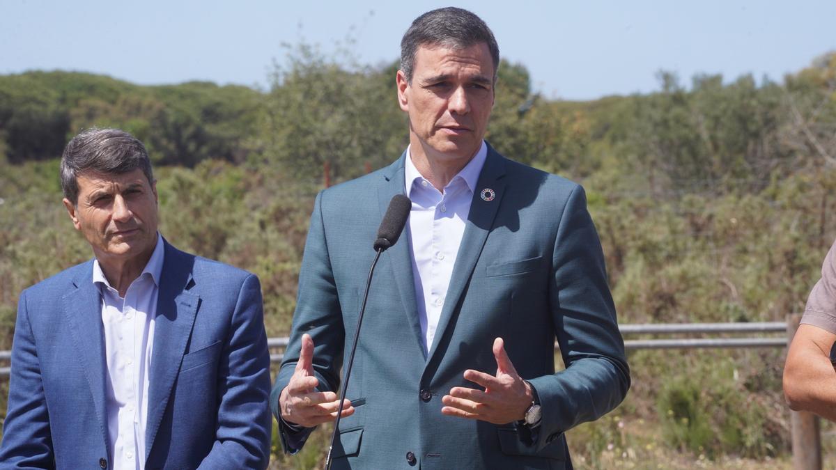 Sánchez pide a la Junta desde Doñana que "rectifique" y que vuelva "a la legalidad europea".