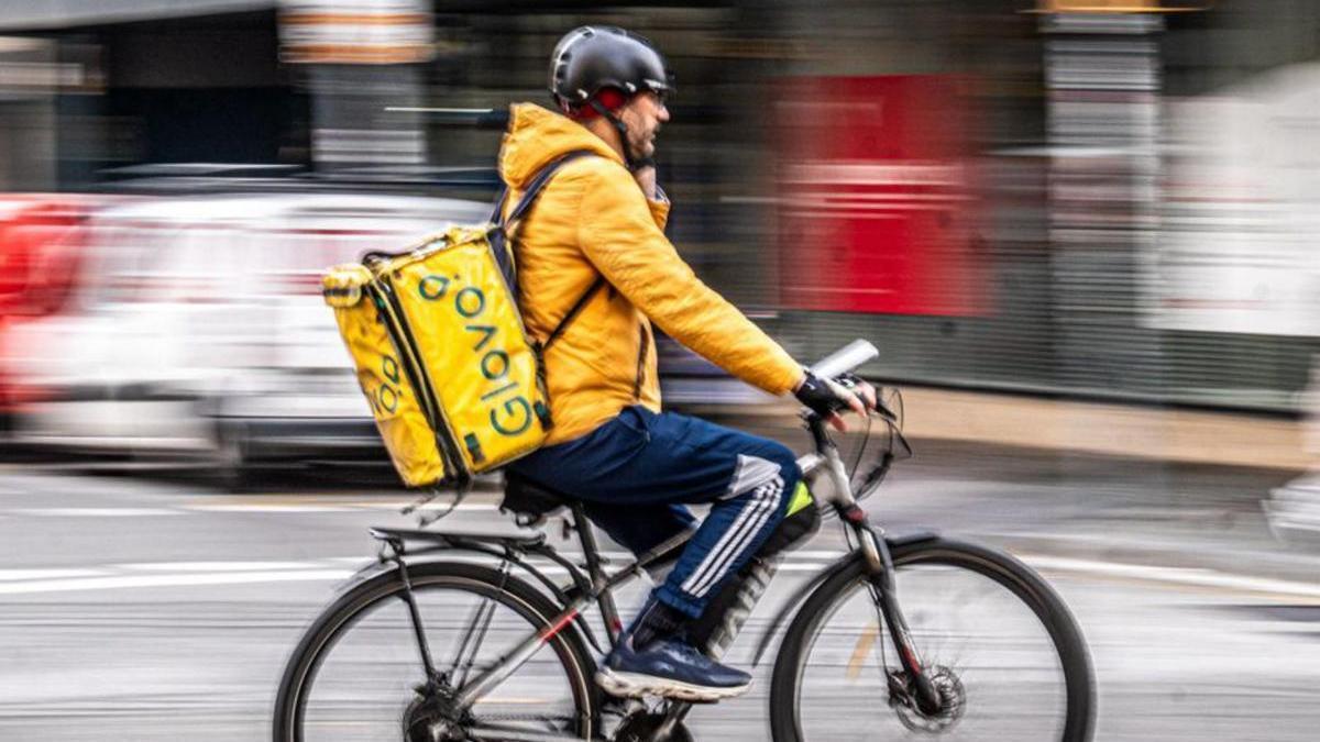 Un repartidor de Glovo, en Barcelona.