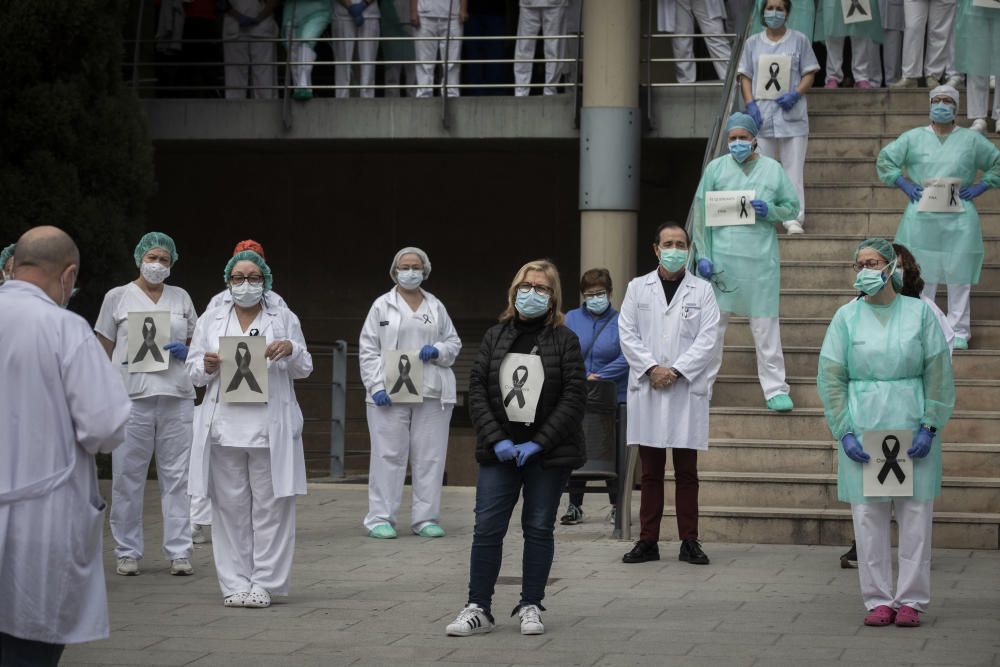 Homenaje a Fina Belenguer, sanitaria fallecida por coronavirus en el Dr. Peset