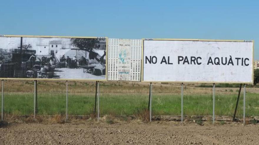 Una de las vallas pintadas por los defensores de la huerta