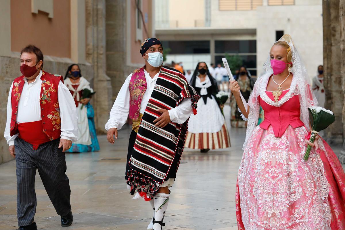 Búscate en el primer día de Ofrenda por las calles del Mar y Avellanas entre las 20:00 y 21:00 horas