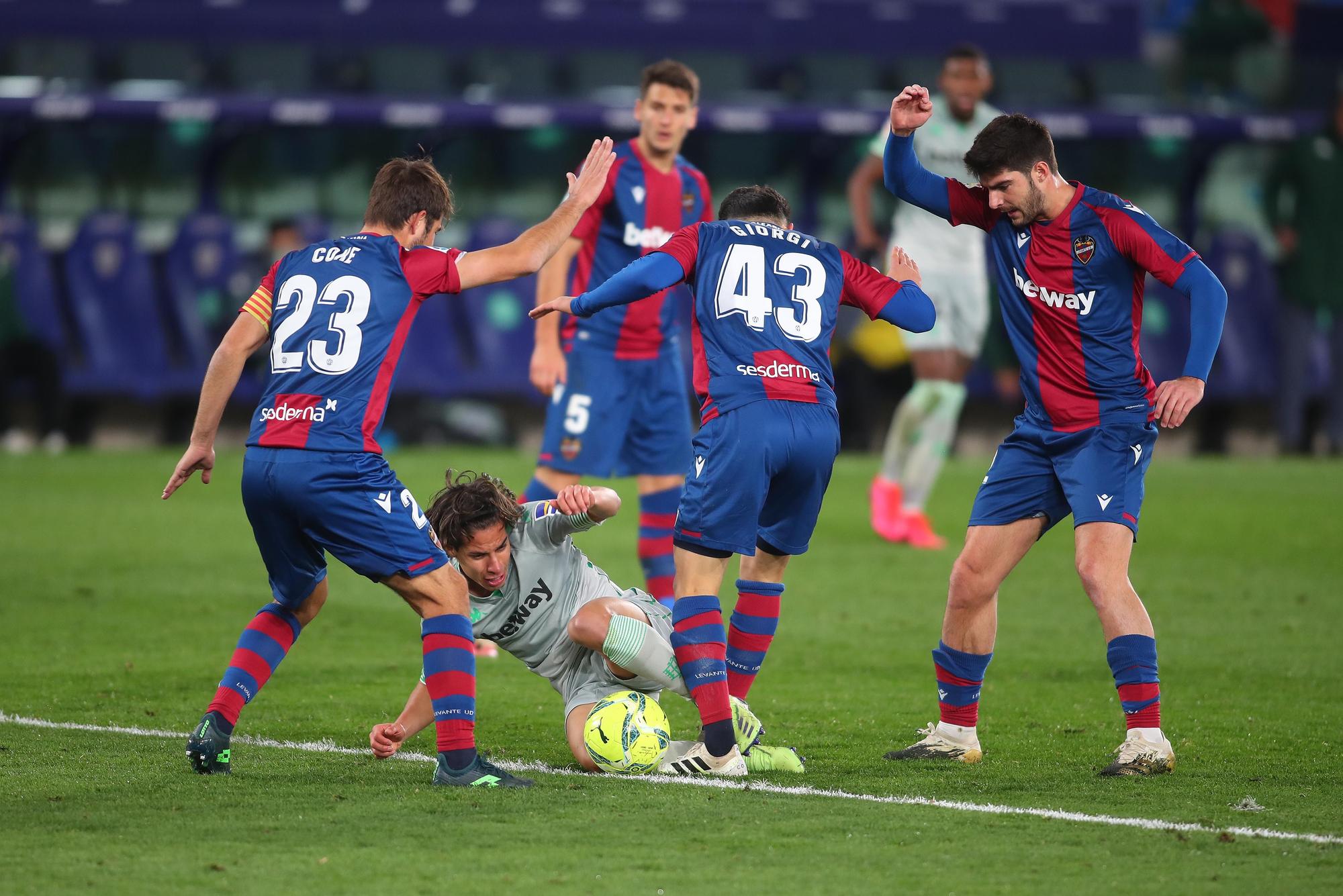 Las imágenes de la victoria del Valencia frente al Valladolid en Mestalla