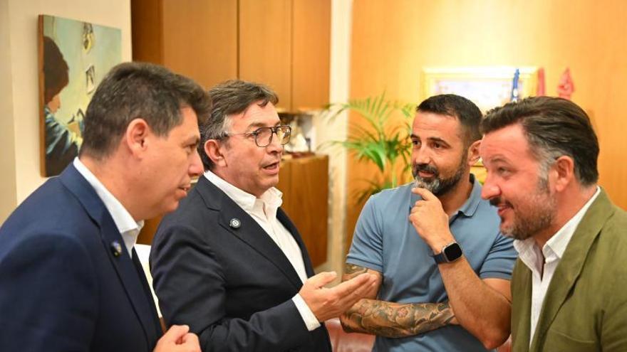 Ruz moviliza a la CEV para acelerar la conexión ferroviaria con el aeropuerto Alicante-Elche y vuelve a plantar cara al ministro Puente