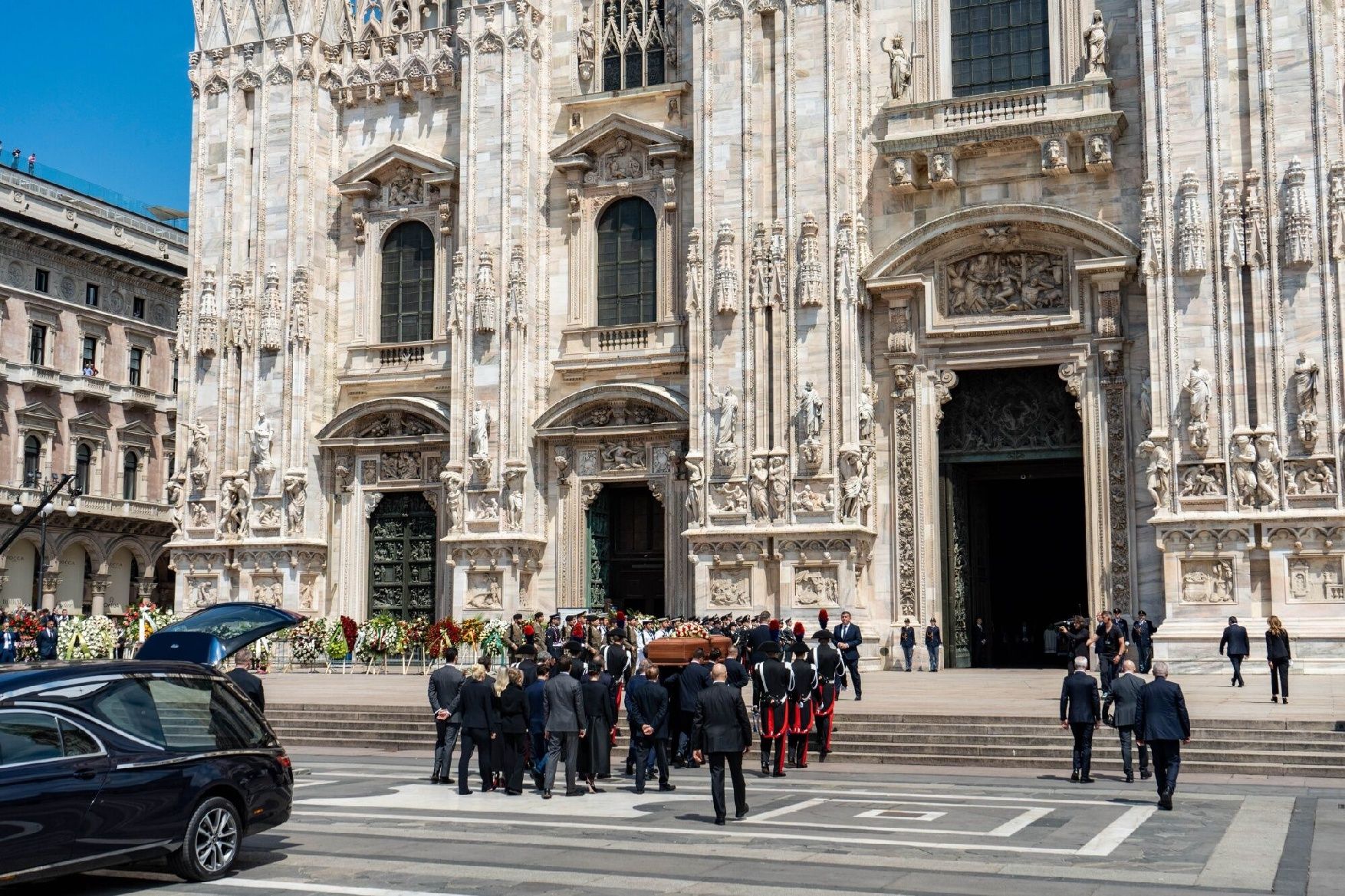 Itàlia homenatja Berlusconi amb un simbòlic funeral d'Estat que congrega a milers de persones