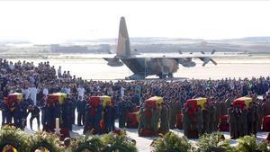 Funeral de las víctimas del Yak-42, el 28 de mayo del 2003 en la base de Torrejón de Ardoz (Madrdid). 