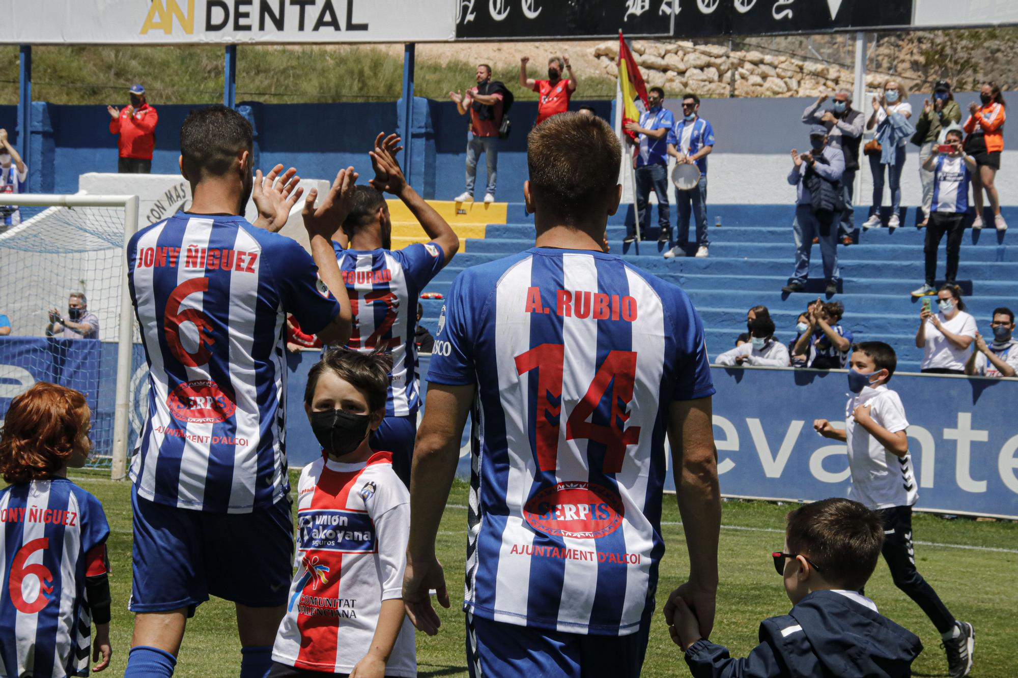 Goles y fiesta en la despedida del Alcoyano (2-3)