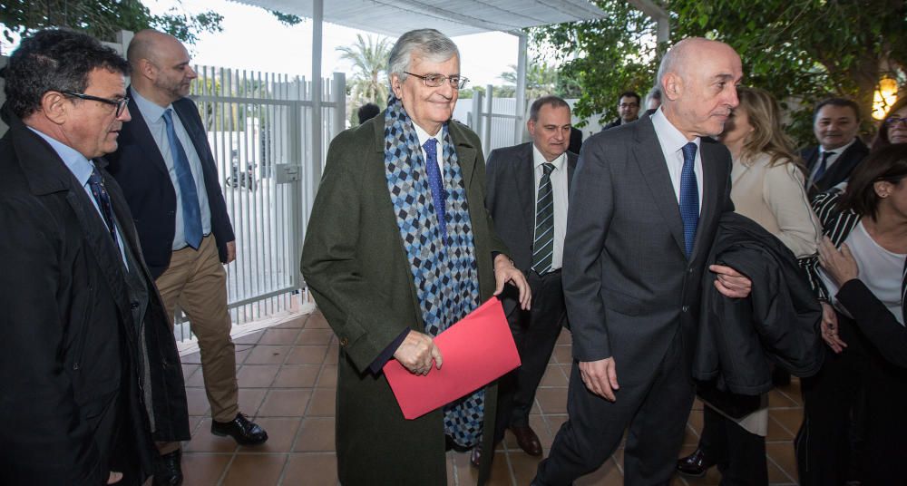 Torres-Dulce a su llegada al desayuno-coloquio organizado por el Foro Alicante