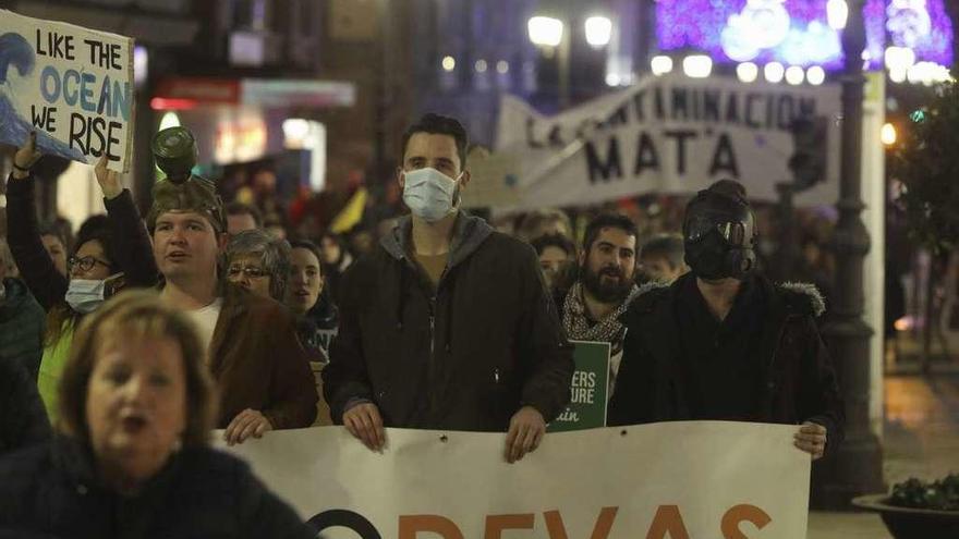 Asistentes, ayer, a la manifestación que recorrió las calles de Avilés.