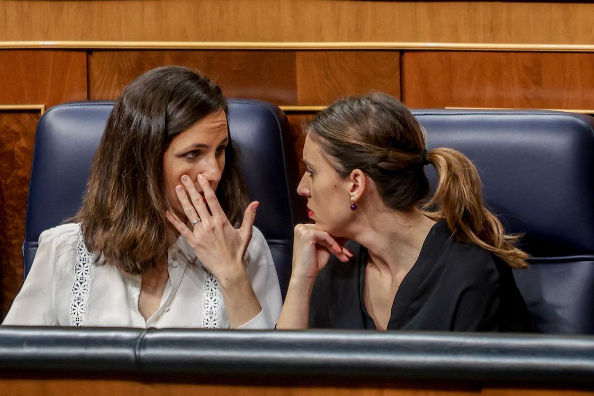 La ministra de Derechos Sociales, Ione Belarra, y la ministra de Igualdad, Irene Montero, esta semana en el Congreso.