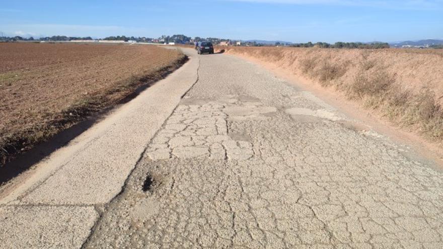 Estat actual del camí de l'Agulla, amb el paviment molt deteriorat