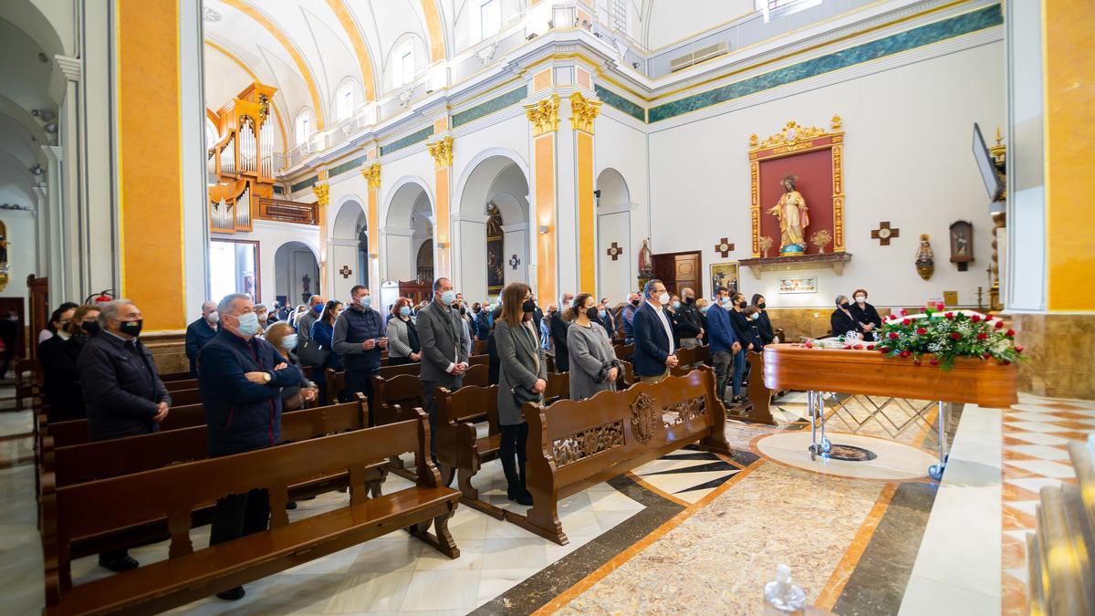Funeral del exalcalde de Benidorm Agustín Navarro, en la mañana de este sábado.