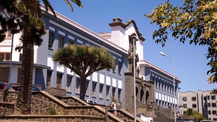 Fachada de la Universidad de La Laguna.