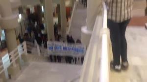 ’Escrache’ a Felipe González per impedir-li l’entrada a l’Autònoma de Madrid.