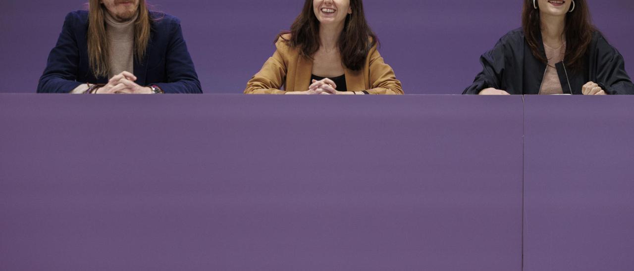 Pablo Fernández, Ione Belarra e Isa Serra, en reunión del Consejo Ciudadano de Podemos.