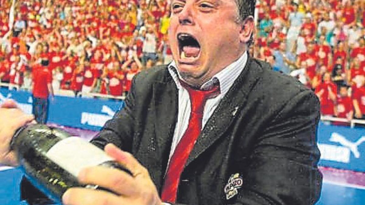 Juan Pedreño, celebrando un título de liga de ElPozo Murcia