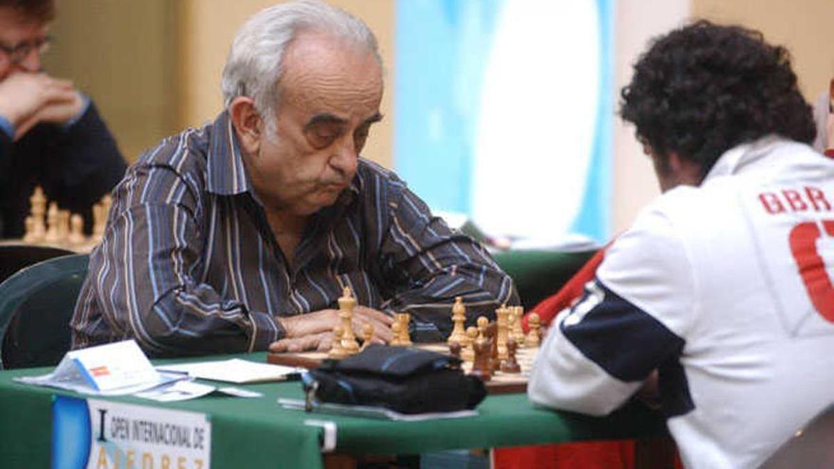 Agusto Menvielle, exconsejero del Gobierno de Canarias y maestro del ajedrez