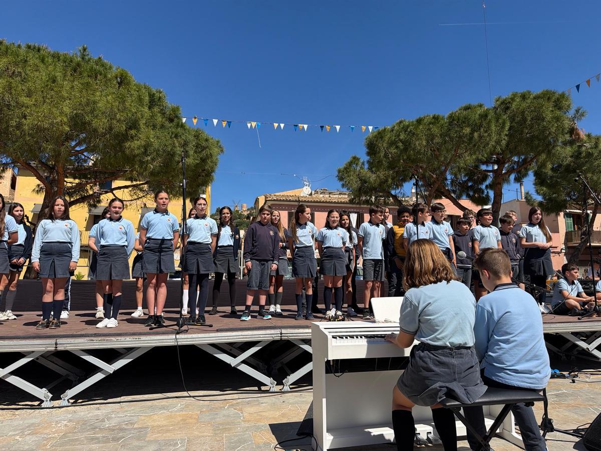 Más de 200 alumnos de centros educativos de Andratx protagoniza la tercera edición de “Musiqueando”