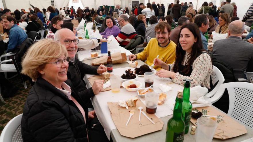 El festival del oricio de Bañugues bate récords: 3.000 kilos vendidos