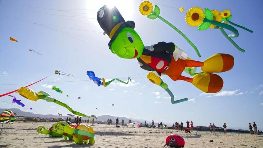 Primer día del 36º Festival Internacional de Cometas de Corralejo