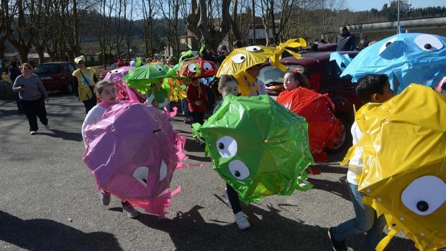 El centro urbano de Vilagarcía cierra mañana por la tarde al tráfico con  motivo del desfile de Entroido