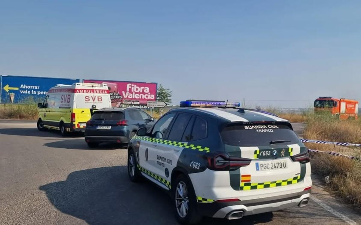 Efectivos de emergencias en la zona del incendio, el pasado domingo.