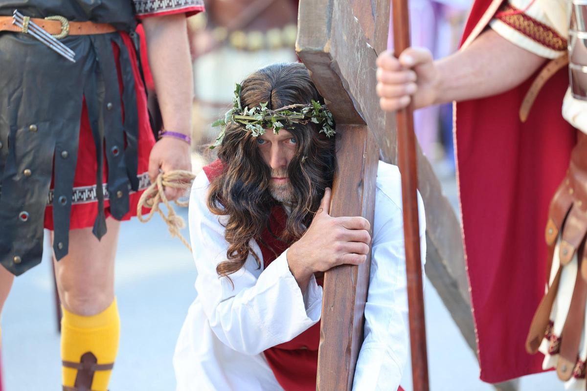 Galería: imágenes del vía crucis de Santa Eulària